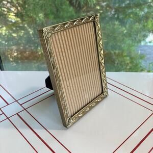 Vintage Gold Tone 5x7 Picture Frame Ornate Floral Tabletop Photo Frame.